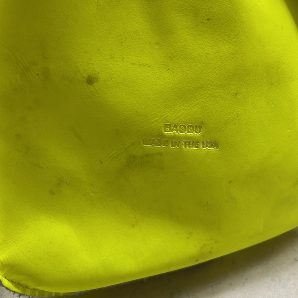 Baggu Crossbody Bag - Picture 3 of 11